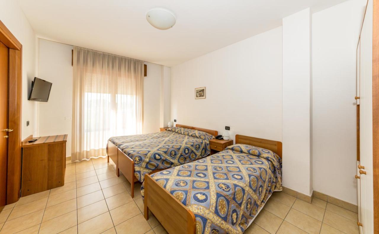 Hotel Alla Rotonda Lido di Jesolo Buitenkant foto