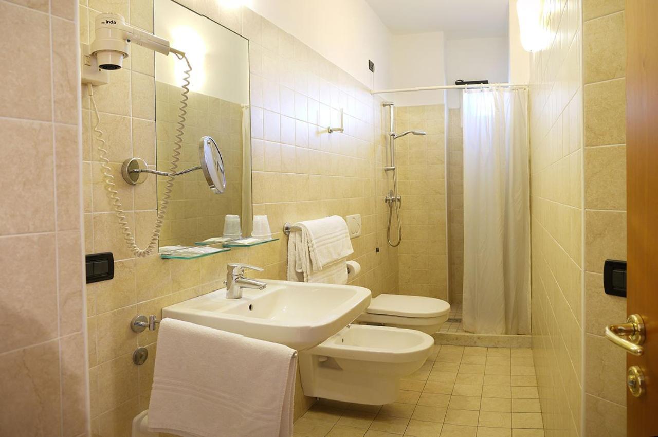 Hotel Alla Rotonda Lido di Jesolo Buitenkant foto