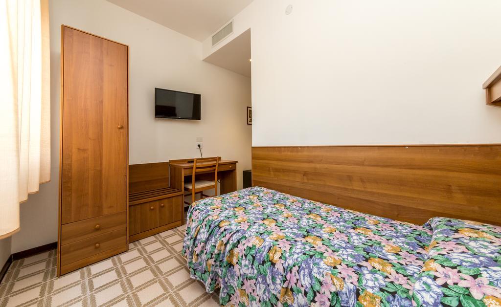 Hotel Alla Rotonda Lido di Jesolo Buitenkant foto